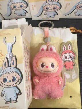 Labubu 4.0 Pin for Love HEART– Rare Hidden Figure Guaranteed Authentic